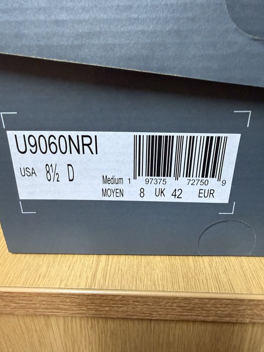 Addiasi New Balance 9060 marimea 42 noi, originali
