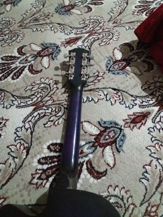 Gitara sotiladi holati yaxshi