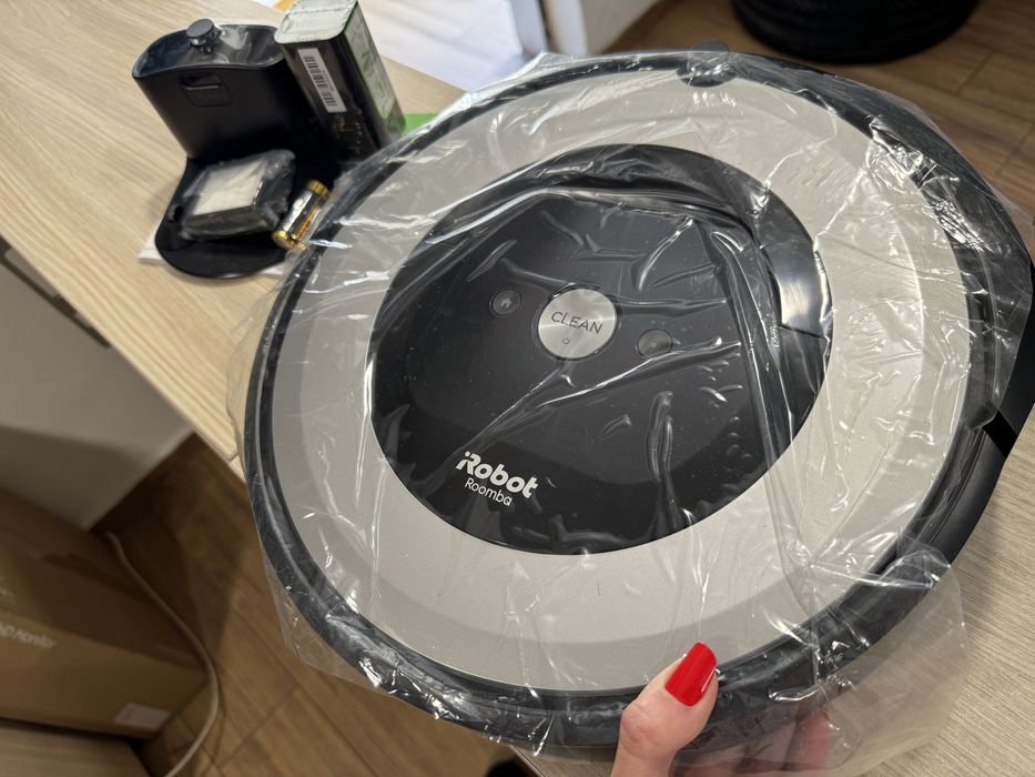 Robot de aspirare iRobot Roomba e5,  Negru, NOU!!!