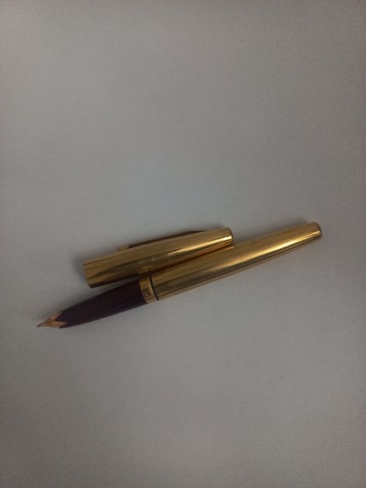 Авторучка с золотым пером СССР новая.