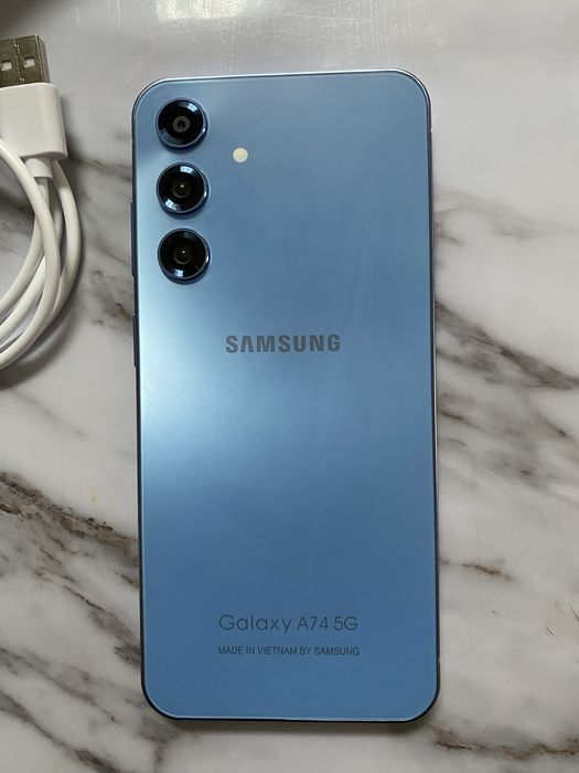 Срочно продам телефон Samsung