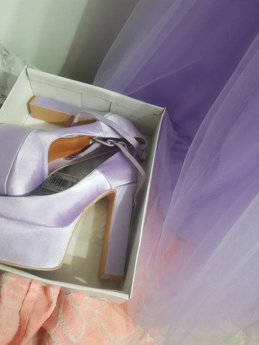 Vînd rochie mărimea L-XL purtată 2 ore la starea civila 500 lei  +pant