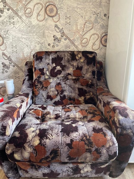 Даром диван и два кресла