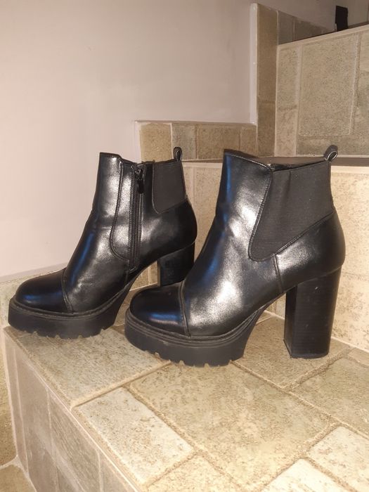 Велурени боти ботуши