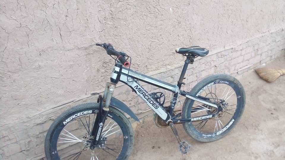 Velik  Narmalna yurib duribdi