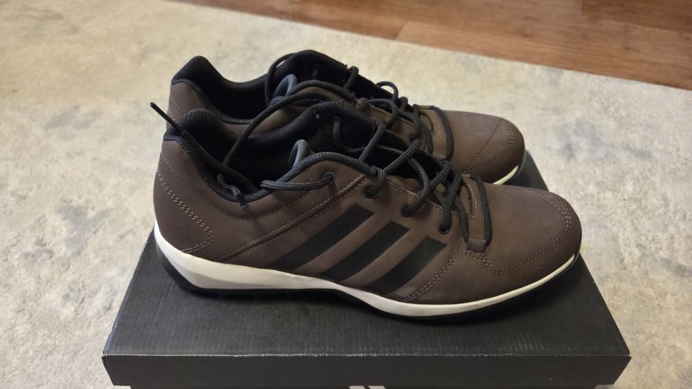 Кроссовки adidas