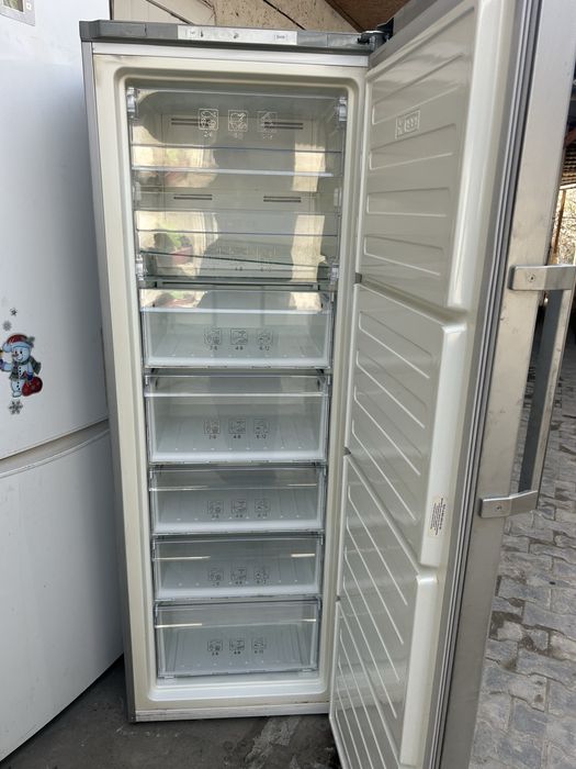 Продам морозильник