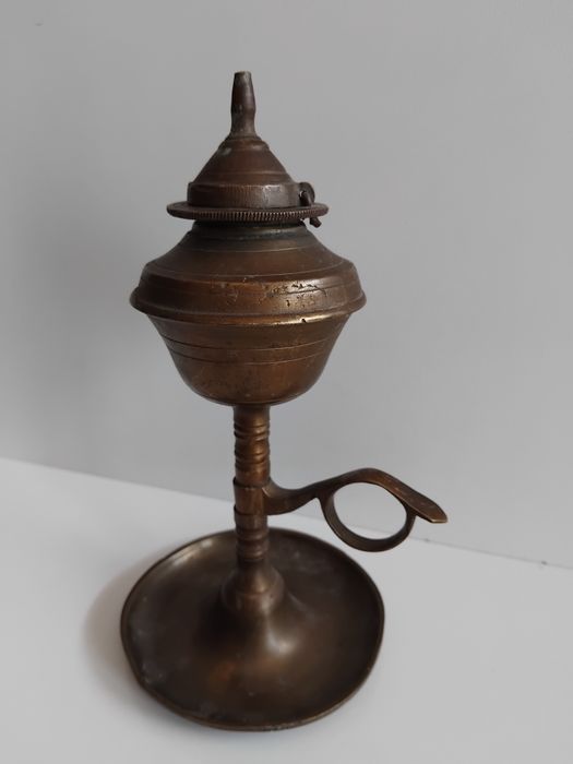 Маслена лампа тип свещник