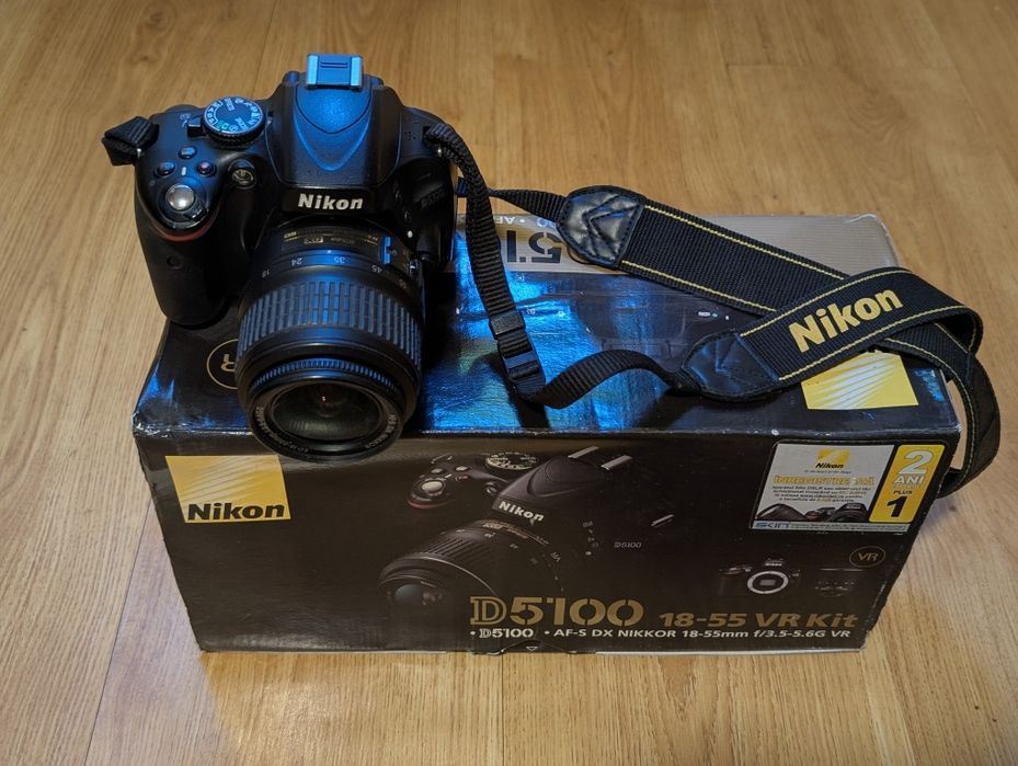 Nikon D5100 - cutie - accesorii