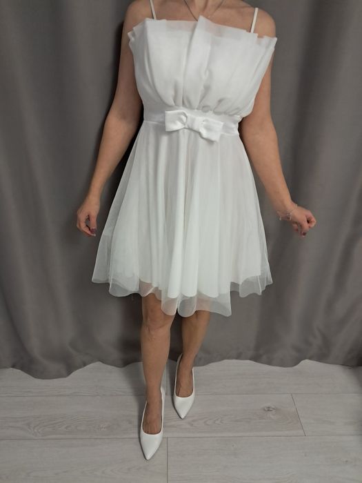 Vând rochie mărimea 38 preț 180