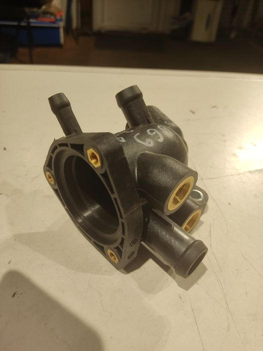 Корпус термостата на двигатель Cummins 2.8