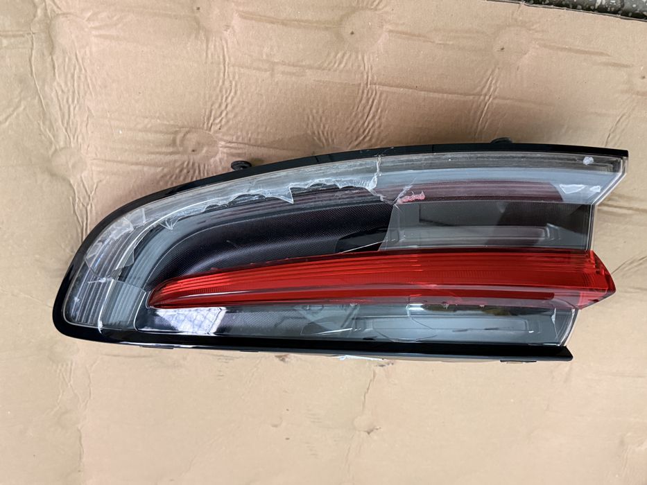 Stopuri / Triple Spate varianata SUA, cu defect  Porsche Macan  2019-2025