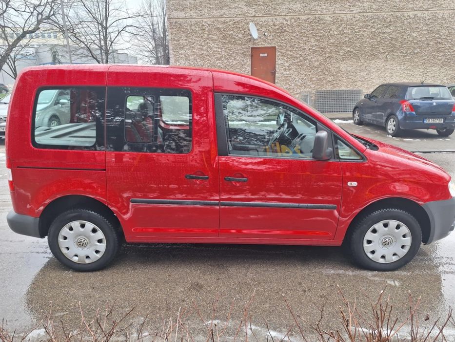 Фолксваген Кади 1,4 бензин 2009 год