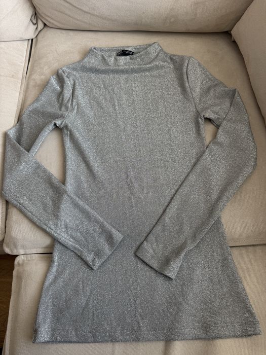 Бежов пуловер Guess и блузи и ризи Zara