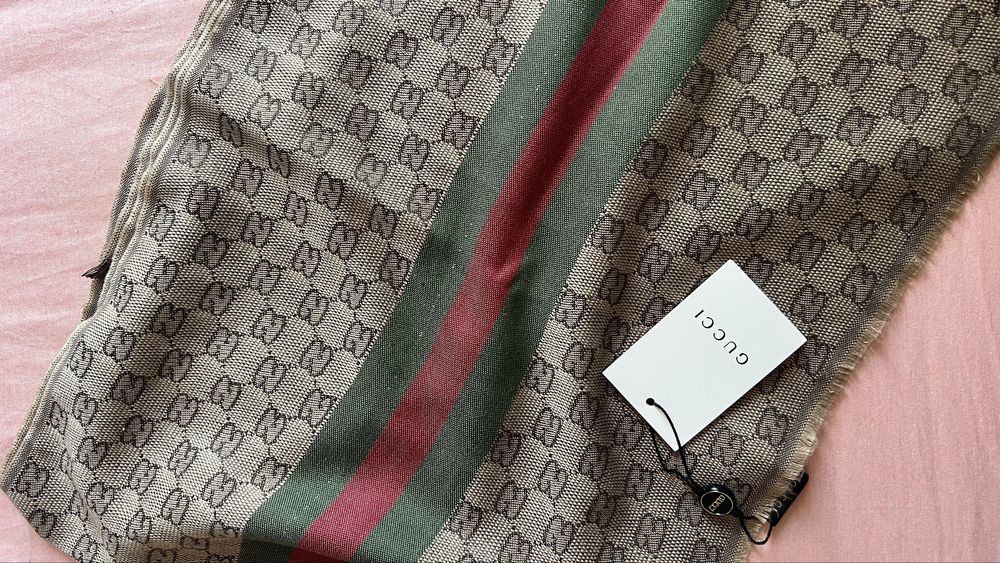 Шал GUCCI- чисто нов