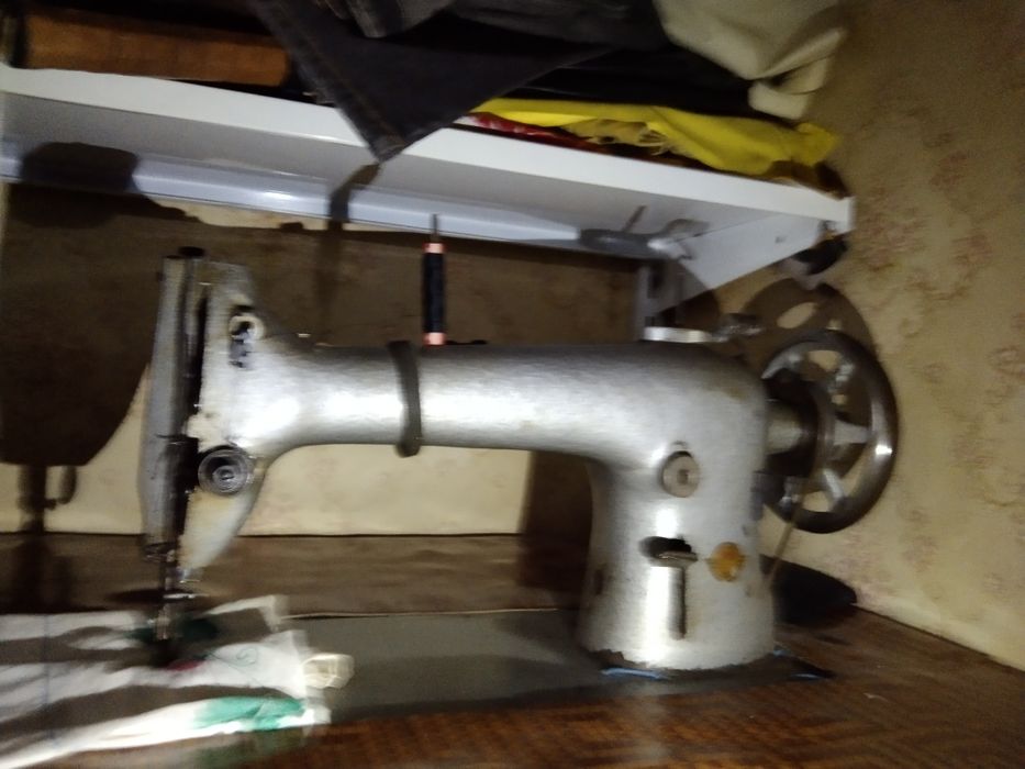 Швейная машина 22 класса. П.М.З. Выпускалась с пром столом.