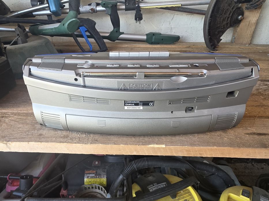 Vand 2 radiocasetofoane Grundig si Universum