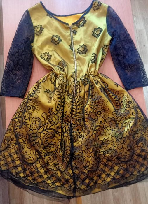 Продам платья новые