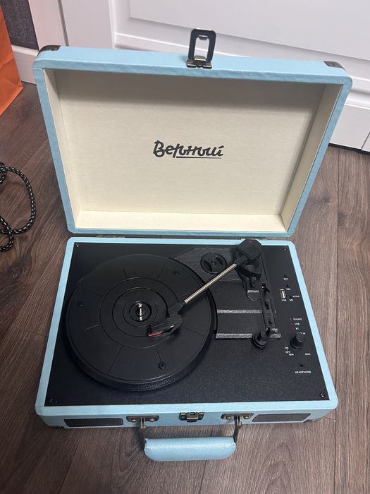 Виниловый проигрыватель “Верный Deluxe” голубой