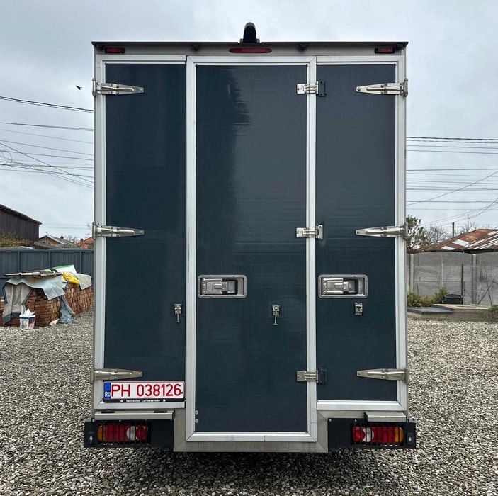 Vand autoutilitara Renault Master boxa inchisa ,fab 2021 ,2,3, automat ,diesel, km 210.000 pret. 18,500 euro