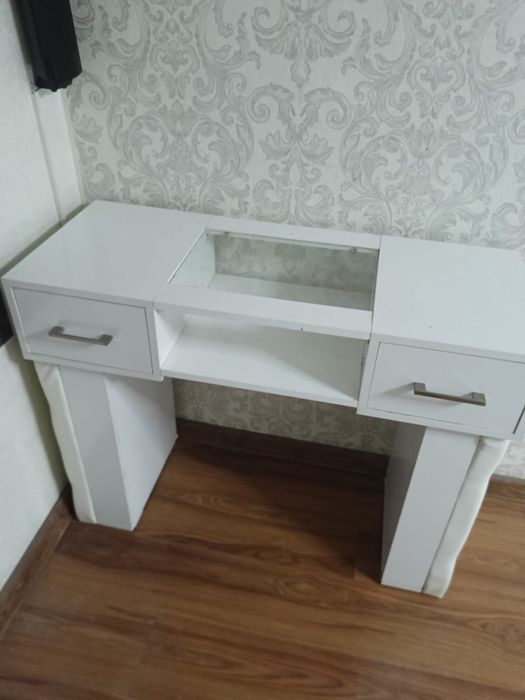 Продам маникюрный столик