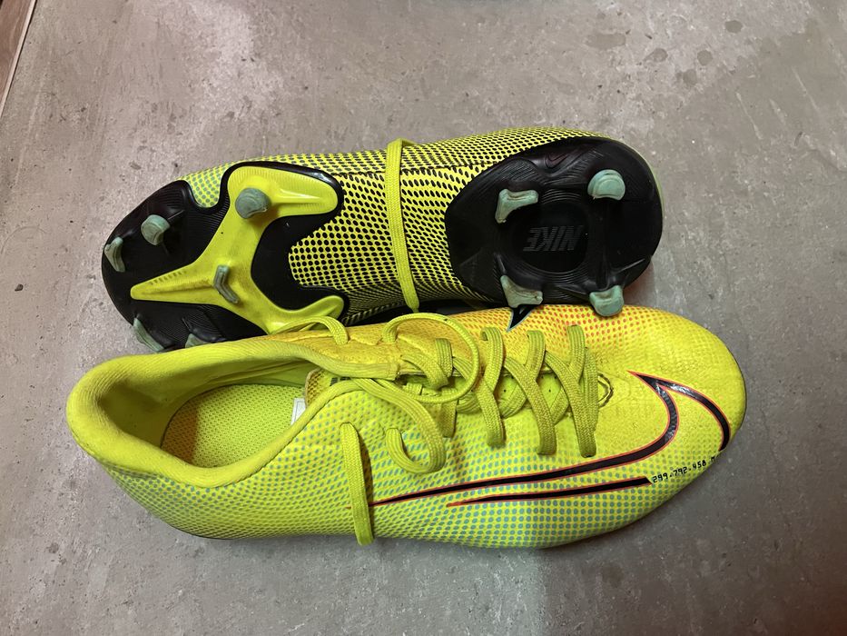 Продам бутцы футбольные