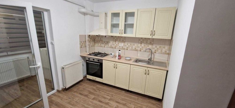 Inchiriez apartament 3 camere