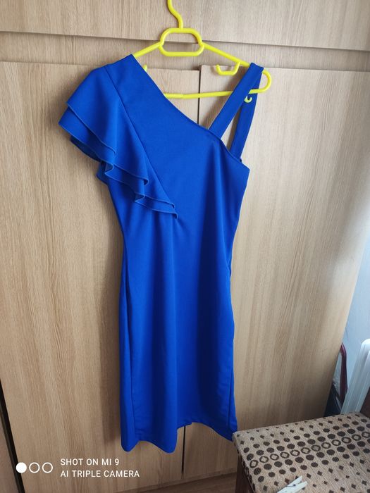 Rochie albastra royal cu volane perfecta ptr cununie