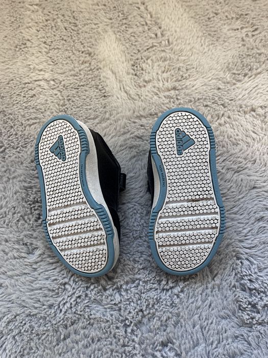 Маратонки adidas 23
