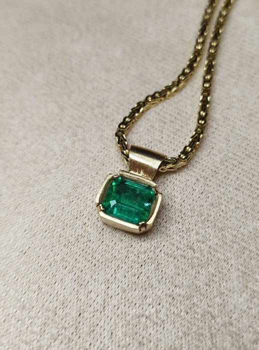 Елегантен златен медальон с естествен изумруд 2.54кт – 14K злато! Сертификат!