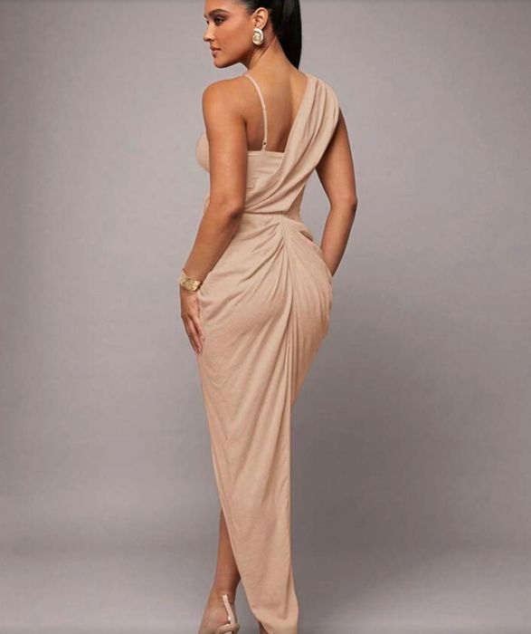 Дамска рокля в бежаво