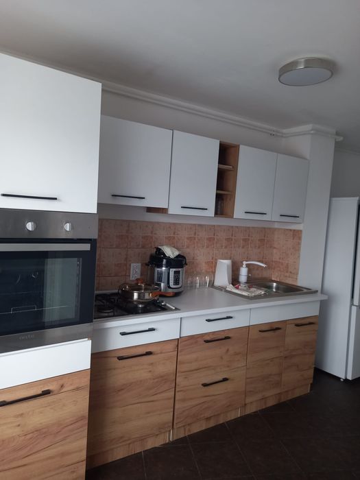 Inchiriez apartament