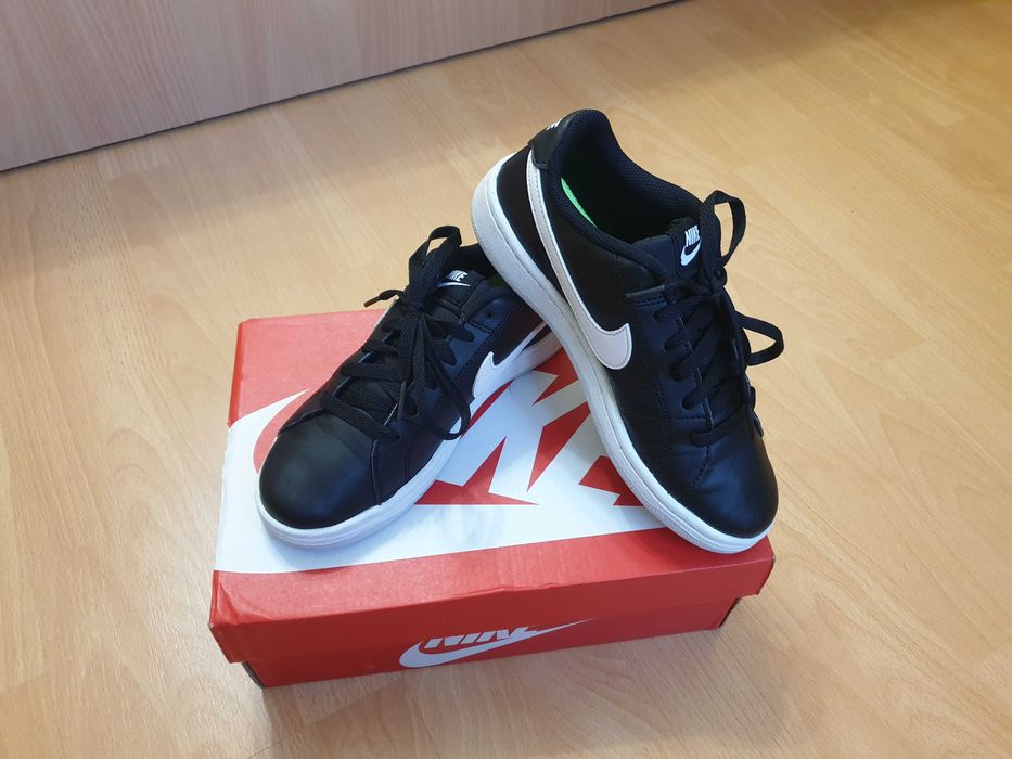 Vand adidasi originali Nike Court Royale 2 marime 36.5 talpic 23.5cm