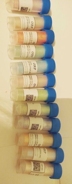 Косметический блеск. Новый.