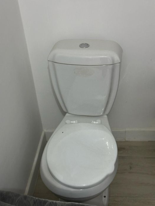 Продаем унитаз хорошем состояние