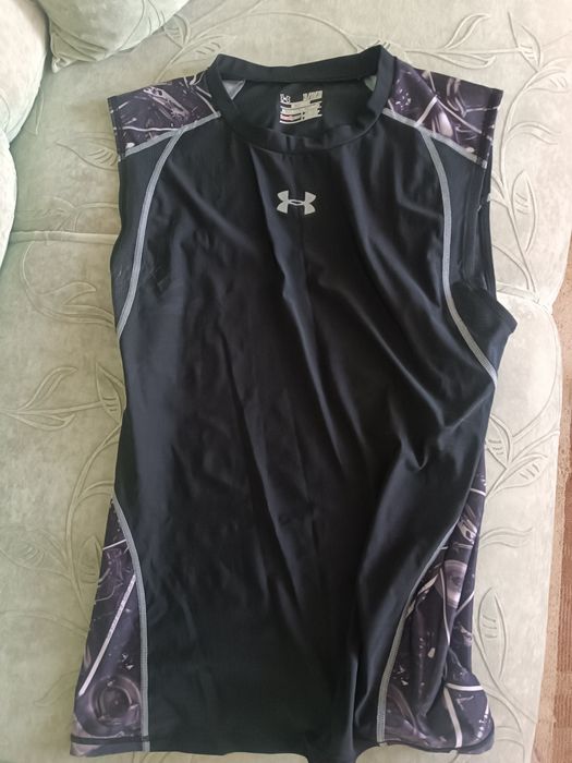 Спортен екип клин и две тениски без ръкави.