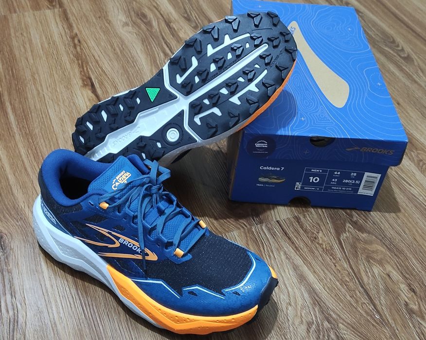 Беговые кроссовки BROOKS