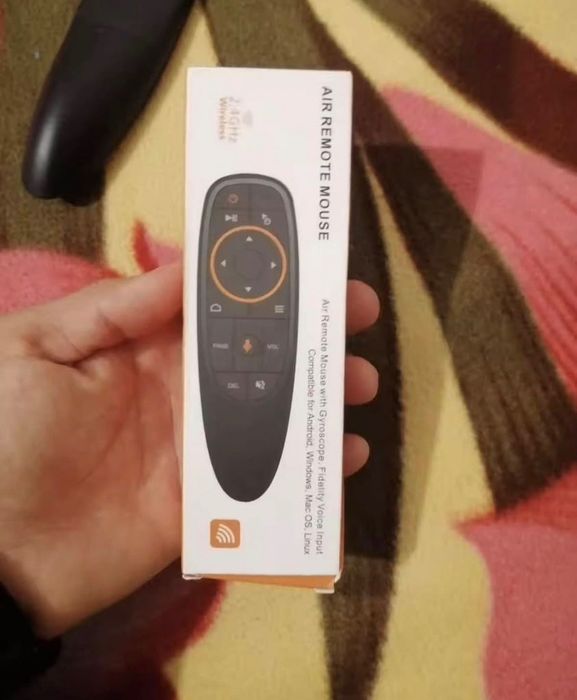 Telecomandă smart universală cu pointer