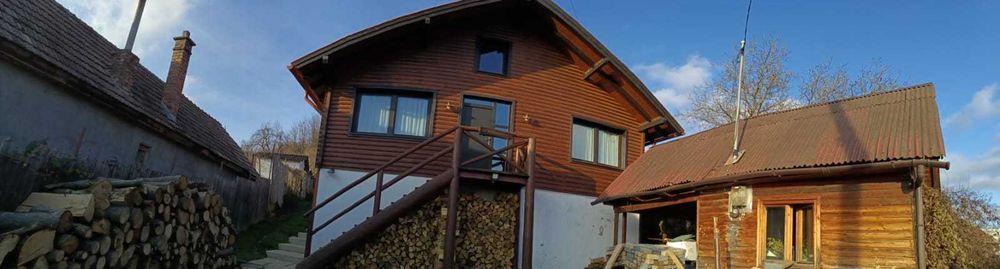 Casă rustică din lemn de vânzare în Curteni