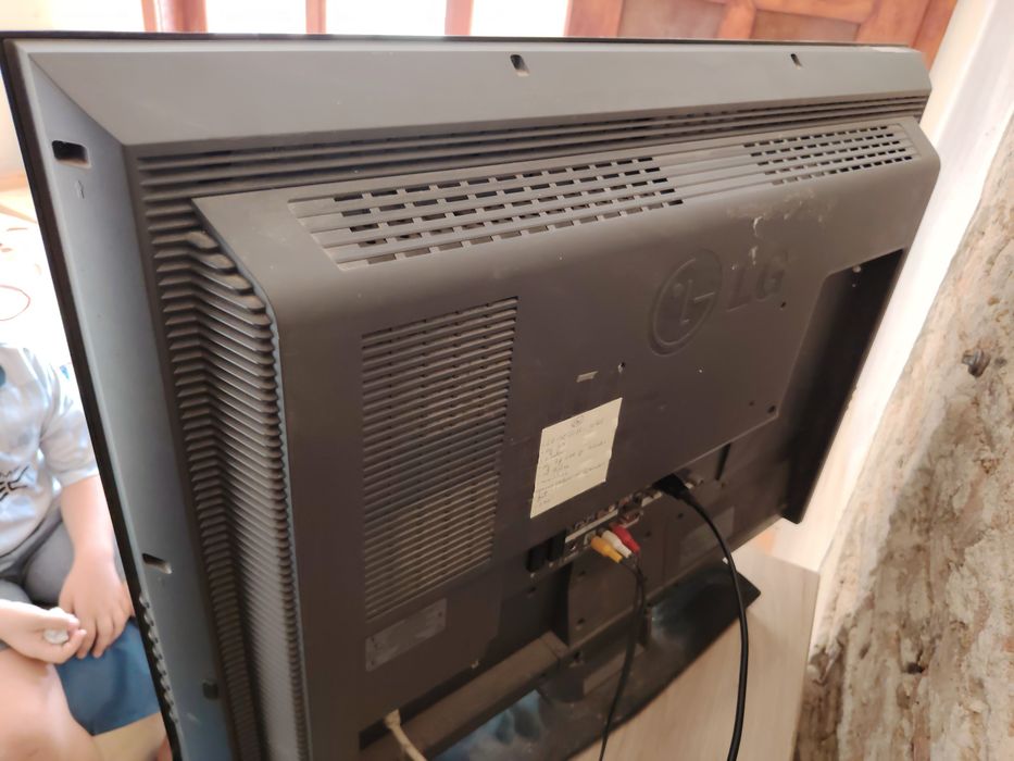 Телевизор LG 32 инча LCD