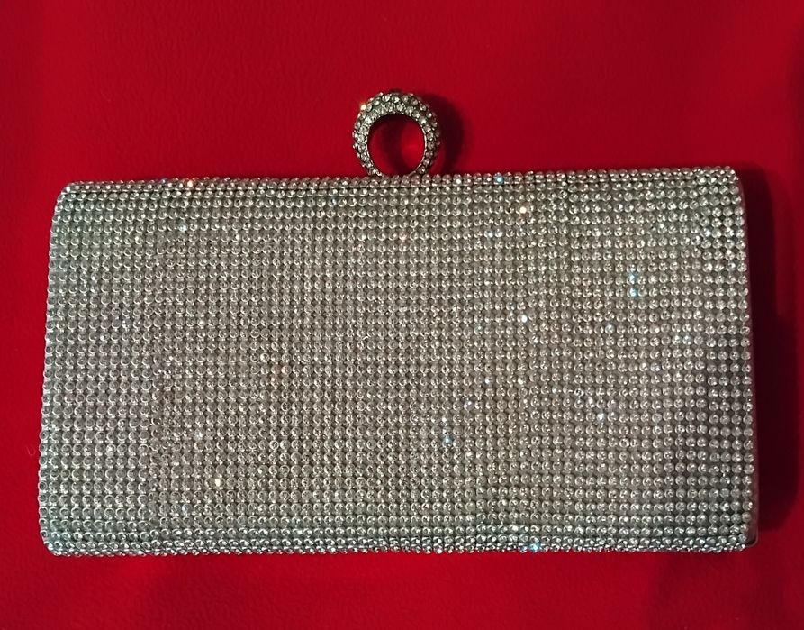 Продам клатч-сумочку 4.000 тг