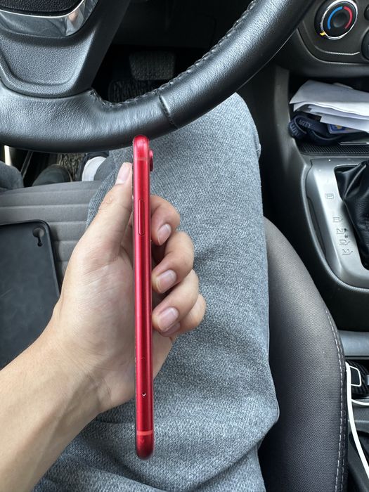 iphone xr (red)