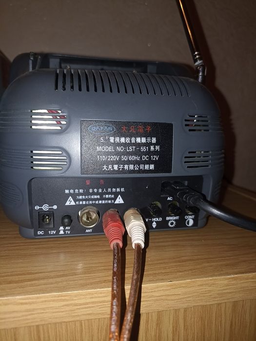 Телевизор  на 12 и 220v + DVD