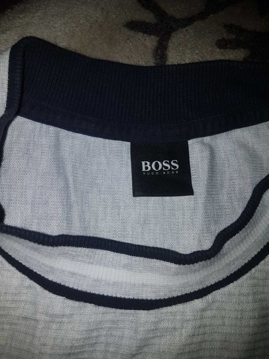 Bluza originala uk Hugo boss Barbat,Marime L stare perfectă ,