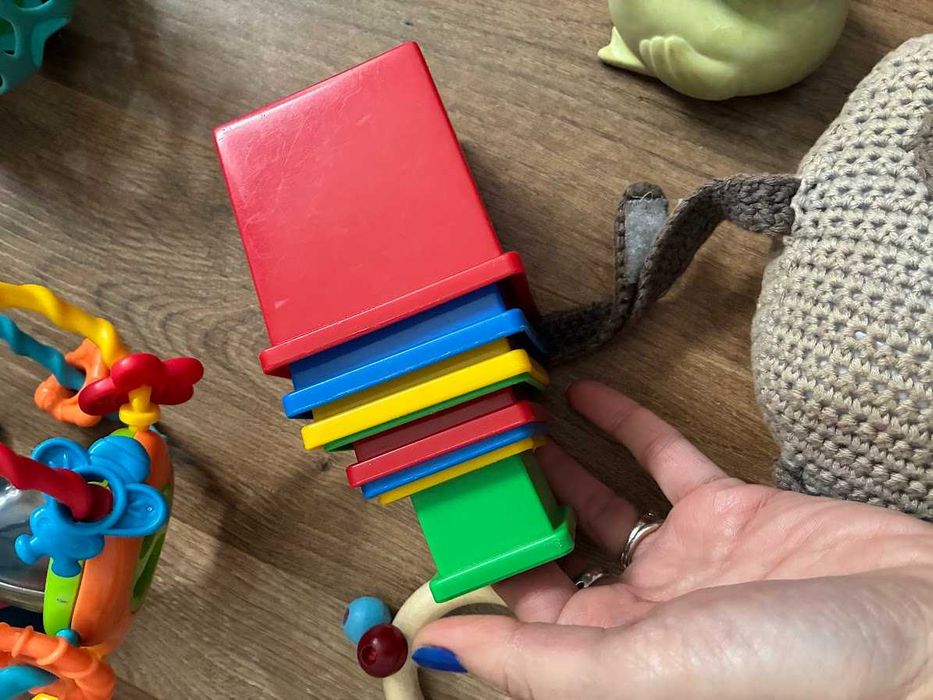 16 броя бебешки играчки