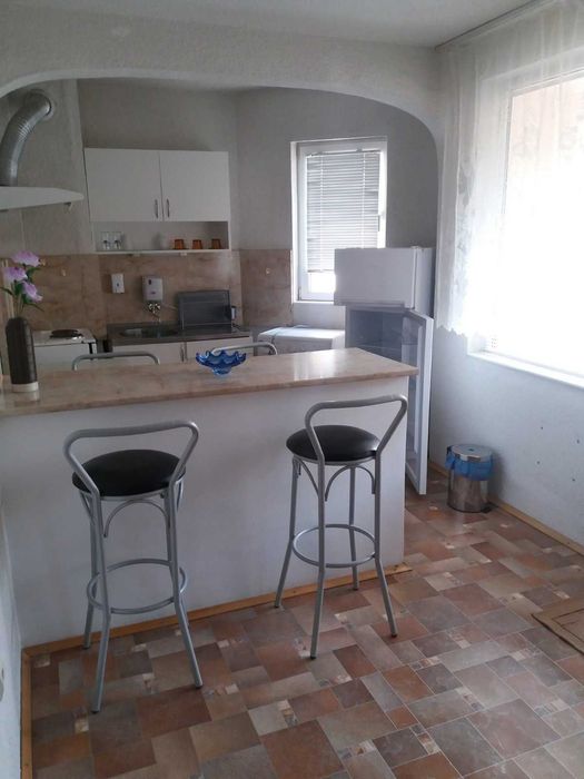 Дава се под наем Тристаен апартамент в Стара Загора, Опълченски - 96 кв.м за 306 € - Снимка #1