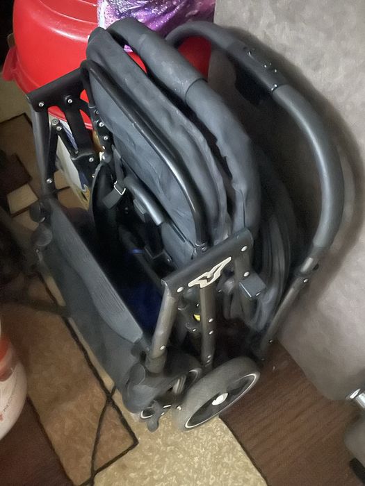 Продам коояску детскую черную