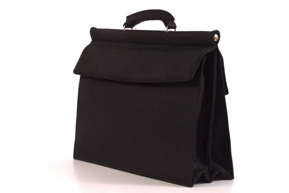 Servieta MANO cu cheie, generoasa (inclusiv pt. laptop), piele rezistenta, Made in Germany, NOUA