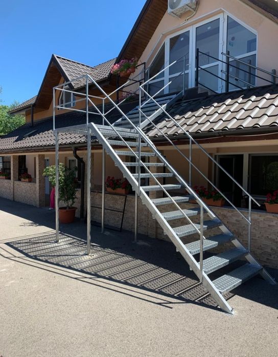 Scări zincate metalice