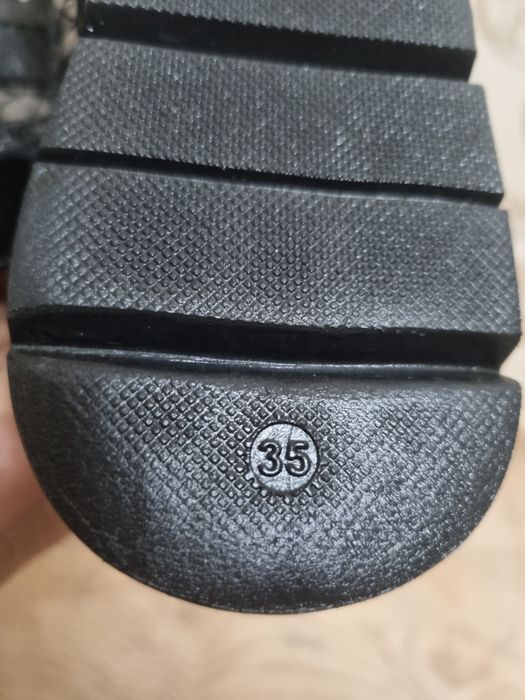 Продам туфли школьные для девочки